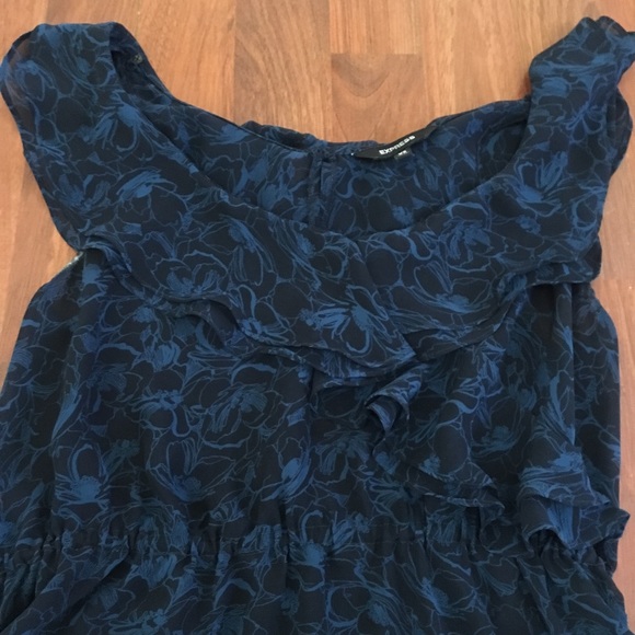 Express Ruffle Blouse - Picture 3 of 5